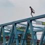Ngebet Ingin Viral, Bocah di Bekasi Utara Ini Nekat Loncat dari Jembatan 8 Meter