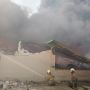Pabrik Korek Api di Tangerang Terbakar, Kepulan Asap Hitam Membubung Tinggi ke Langit