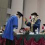 Pemuda Ini Rela Pura-Pura Wisuda demi Ibu hingga Pinjam Toga Orang Tak Dikenal, Endingnya Bikin Ngakak
