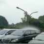 Heboh Hujan Turun Hanya di Satu Mobil, Warganet Auto Berdebat