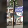 Viral Video Pemulung Berdoa Khusyuk Sebelum Tarik Gerobak, Undang Simpati Warganet