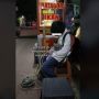 Viral Bocah Keliling Jualan Cobek, Tasbih di Tangan Bikin Salfok Warganet