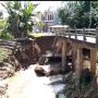 Akibat Banjir, Sebuah Jembatan Penyeberangan di Tulungagung Putus