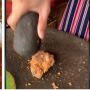 Viral Pria Makan Ayam Geprek Pakai Wadah Tak Terduga, Warganet: Nggak Dulu Deh