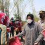 Gerak Cepat, Mensos Risma Tinjau Korban Banjir Gresik