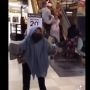 Viral Wanita Dikira Kram Kaki Saat di Mall, Warganet Justru Ngakak Gara-gara Lihat Ini