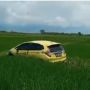 Bikin Geger! Honda Jazz Terciduk Berada di Tengah Areal Persawahan, Ini Sebabnya