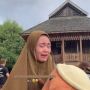 Viral Cewek Nangis Histeris di Pinggir Kolam Renang Gegara Boba: Sakit!