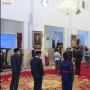 Hari Pahlawan, Jokowi Berikan Tanda Kehormatan Bintang Jasa untuk 300 Nakes yang Gugur