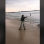 Viral Wanita Pengendali Air Laut, Warganet: Katara is that You?