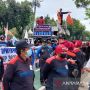 Massa Buruh Kembali Geruduk Balai Kota DKI, Tuntut Anies Cabut SK Penetapan UMP 2022