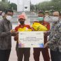 Sambut Hari Pahlawan, Mandiri Salurkan Bantuan kepada Petugas Taman Makam Pahlawan