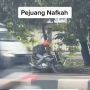 Heboh Pemotor Tertidur di Atas Motor, Publik Justru Berikan Apresiasi