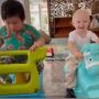 Bikin Gemas! Tingkah Lucu Anak Axelsen dan Marcus Gideon Main Bareng