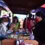 Mampir Angkringan di Yogya, Puan Maharani Borong Sego Kucing