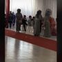 Viral Ibu Ke Kondangan Pakai Helm Jadi Pusat Perhatian Tamu