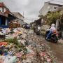 Miris! Jalanan di Bangkalan Madura Penuh Tumpukan Sampah hingga Sulit Dilewati