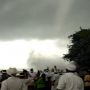 Angin Puting Beliung Ucur-ucur Muncul di Buleleng Bali Saat Warga Sembahyang di Pantai