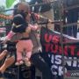 Pendemo KPK Bawa 7 Balita ke Atas Mobil Komando, Kapolsek Setiabudi: Saya Turunin Semua!