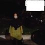 Cowok Lihat Seorang Ibu Diam di Pinggir Jalan Jam 1 Pagi, Alasannya Bikin Nangis