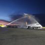 Penerbangan Perdana Super Air Jet ke Bandara Ngurah Rai Bali Disambut Water Salute