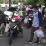 Peternak Kediri Bagikan Ikan Cupang ke Pengendara Buat Lawan Nyamuk Demam Berdarah