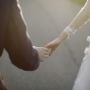 Antimainstream! Pasangan ini Lakukan Foto Prewedding di Bandara