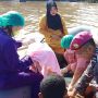 Lagi di Evakuasi dari Bencana Banjir, Warga Sekadau Melahirkan di Atas Perahu Karet