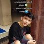 Pemuda Ditegur Karena Mau Salat Pakai Celana Robek, Solusinya Bikin Terenyuh