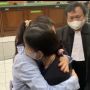 Tangis Haru Pecah saat Rieke Dyah Pitaloka Peluk Valencya Usai Sidang