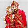 Diduga Kode Pernikahan, Via Vallen dan Chevra Kompak Pakai Baju Adat