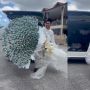 Bawa Seserahan Buket Uang Raksasa Rp 68 Juta, Pengantin Pria sampai Oleng