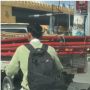 Sembunyi dari Polisi di Belakang Pikap, Ending Pemotor Tak Pakai Helm Sungguh Membagongkan