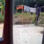 Bikin Ngeri, Pria Berpakaian Hitam Terekam Curi dan Mengendus Bra di Jemuran