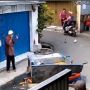 Gerobak Bakso Roboh Jualan Ludes, Ekspresi Penjual Bikin Enggak Tega