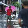 Diguyur Hujan Deras, Jalan Wijaya Jaksel Tergenang Banjir Setinggi 50cm