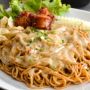 Ngemood Mie: Sensasi Makan Mie Bakar Pedas yang Menggugah Selera
