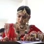 Prioritaskan Pendidikan, Perempuan Ini Ikut Ujian Beberapa Saat Sebelum Menikah