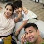 3 Potret Rafathar Foto Bareng Rayyanza, Gemas Bobo Siang Bareng Ih!