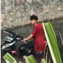 Kocak! Remaja Ini dan Motornya Nancap di Dalam Sungai, Warganet Heran Kok Bisa?