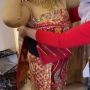 Pengantin Wanita Hamil Muda Pakai Baju Dodotan, Kena Musibah Ini Saat Dirias