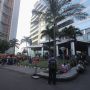 Kebakaran Gedung Cyber 1 Kuningan, TransJakarta Tabrak Pos Polisi PGC Cililitan
