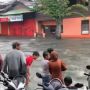 Viral Derasnya Arus Banjir Rob Terjang Kawasan Lodan Raya Jakarta Utara