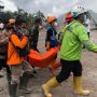 Satu Jenazah Korban Erupsi Semeru Kembali Ditemukan Tim Rescue dalam Posisi Sujud