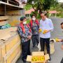 Jokowi Terima Jeruk dari Warga Karo yang Minta Perbaikan Jalan