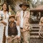 7 Potret Pernikahan Ramon Y Tungka, Konsep Unik di Tengah Hutan