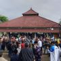 Isak Tangis Pelayat, Penghormatan Terakhir Melepas Wali Kota Bandung Oded M Danial