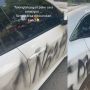 Parkir di Pinggir Jalan, Pemilik Syok Lihat Kondisi Mobil Penuh Coretan