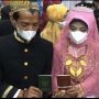 Menikah 12 Tahun, Pasangan Pemulung Asal Gresik Terharu Baru Dapat Buku Nikah