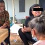 Viral MUA Ikut Rewang Bareng Emak-emak, Ekspresi Menjiwainya Jadi Sorotan Publik